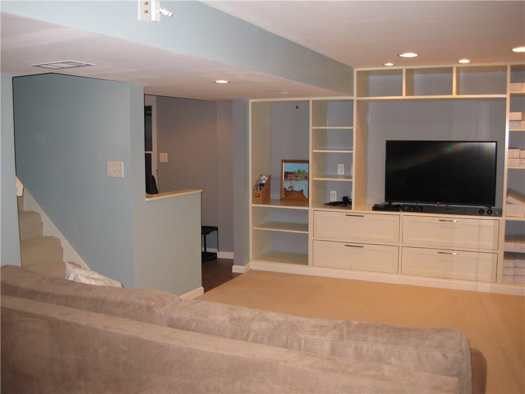 8478 Ridgemont Road Pittsburgh, PA 15237 - Photo 12 of 15 Gallery Image 12