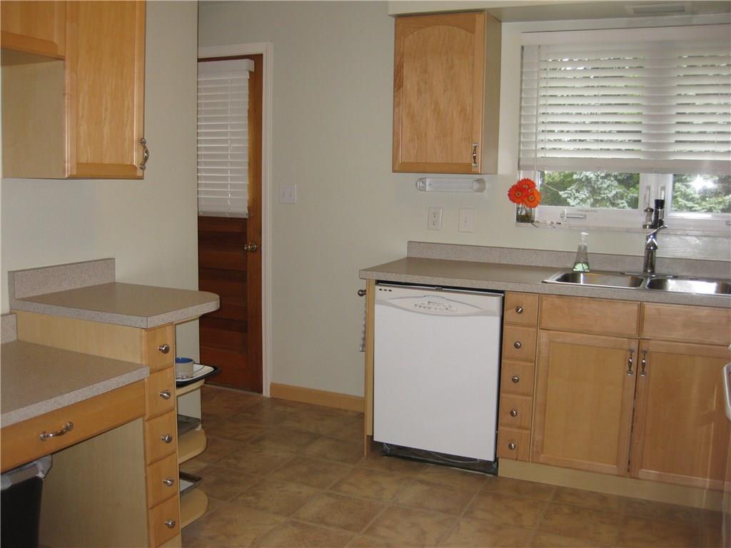 8478 Ridgemont Road Pittsburgh, PA 15237 - Photo 8 of 15 Gallery Image 8