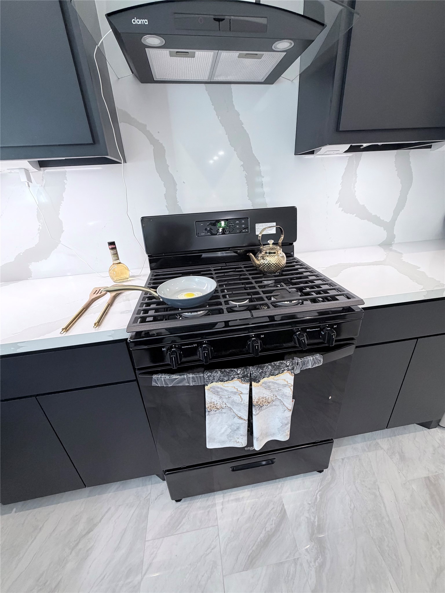 4501 Hirsch Road Houston, TX 77026 - Photo 25 of 30 a close view of stove