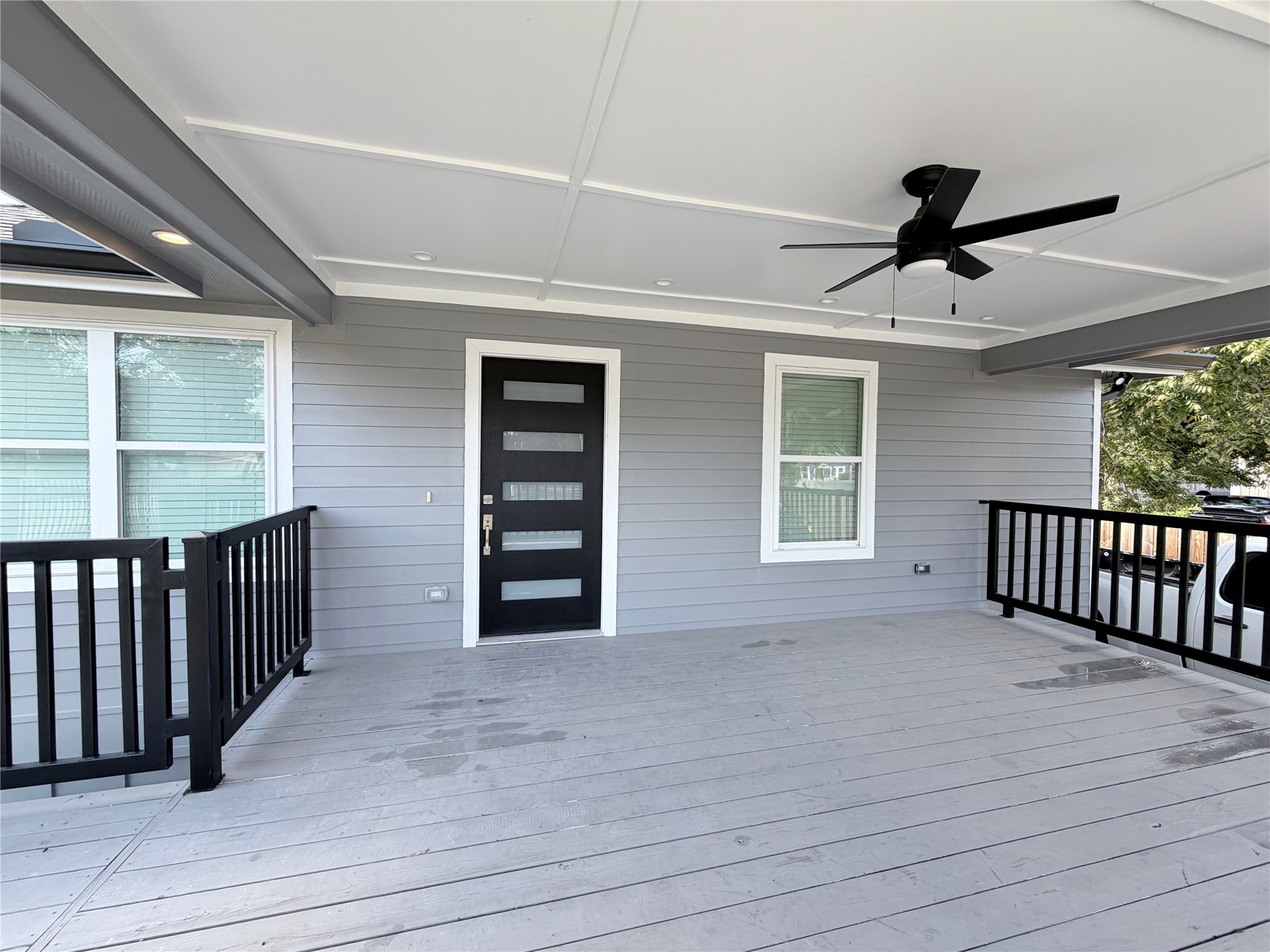 4501 Hirsch Road Houston, TX 77026 - Photo 3 of 30 a view of an empty room with a window
