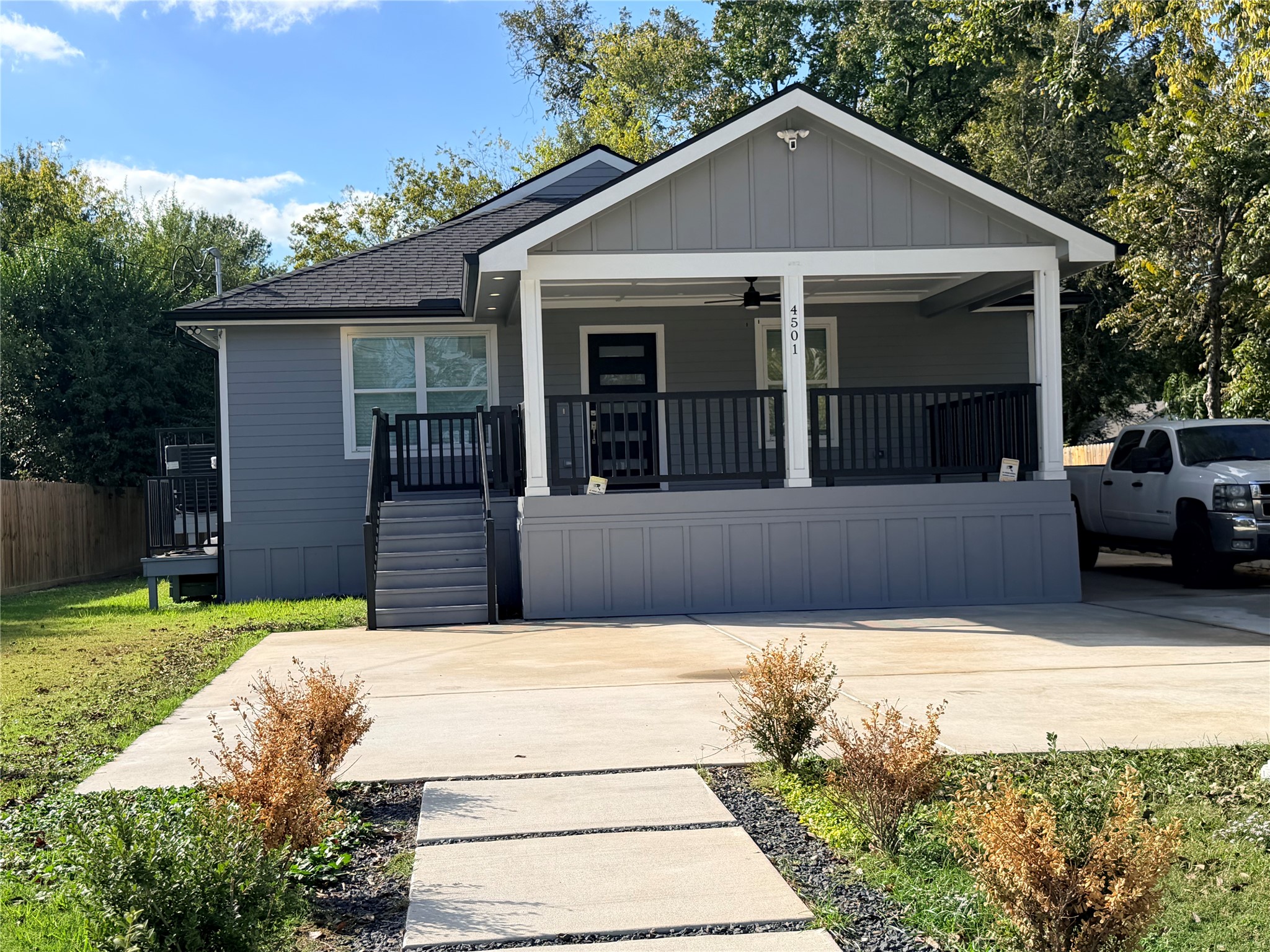 4501 Hirsch Road Houston, TX 77026 - Photo 5 of 30 a view of a house with backyard and garden