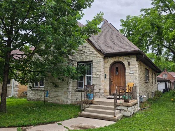 $274,900 | 5528 West Auer Avenue, Milwaukee, WI 53216
