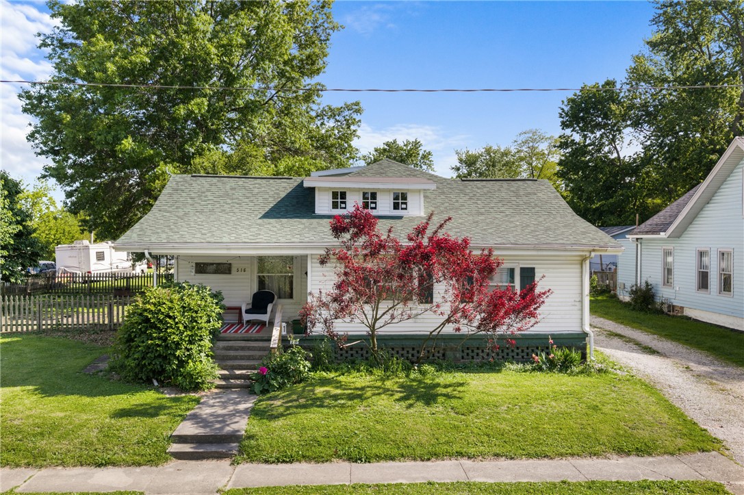 516 Maple Avenue Paris, IL 61944 - Photo 1 of 37