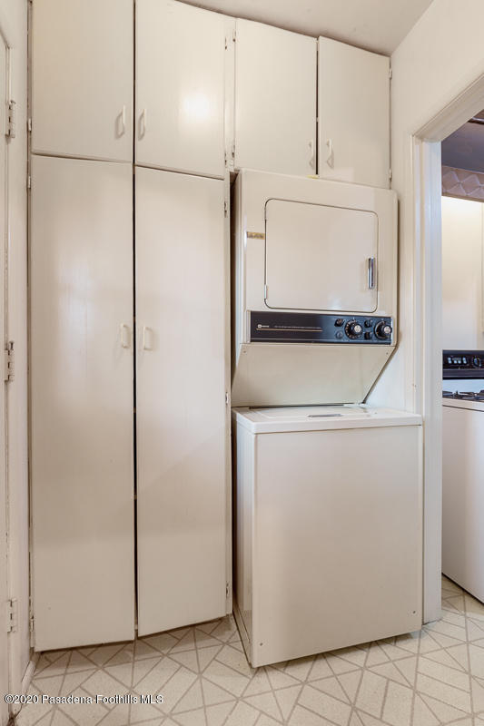 1839 North Arroyo Boulevard Pasadena, CA 91103 - Photo 11 of 36 a utility room with dryer and washer
