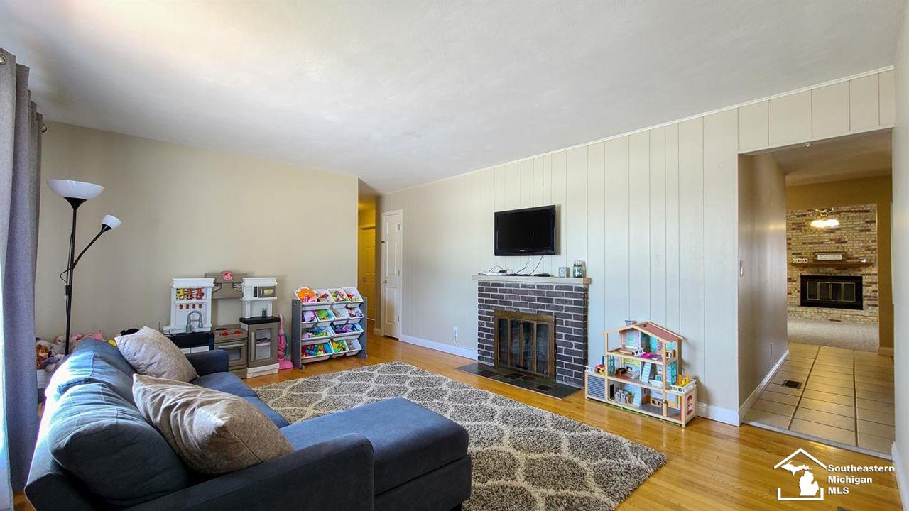 1054 South Raisinville Road Monroe, MI 48161 - Photo 4 of 15