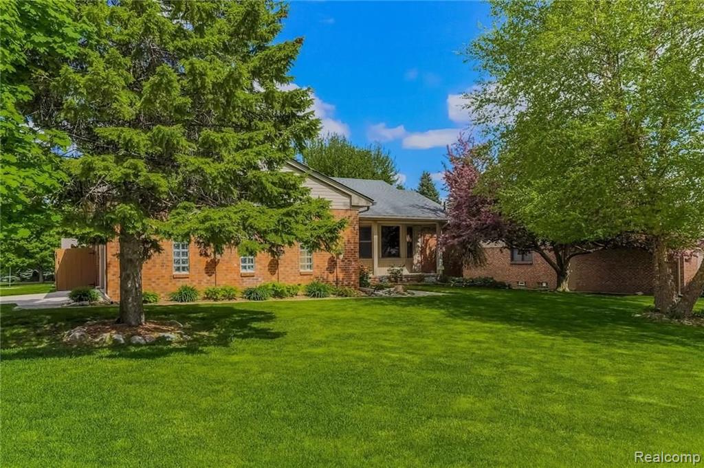 2049 Elkhorn Drive Rochester Hills, MI 48307 - Photo 2 of 34