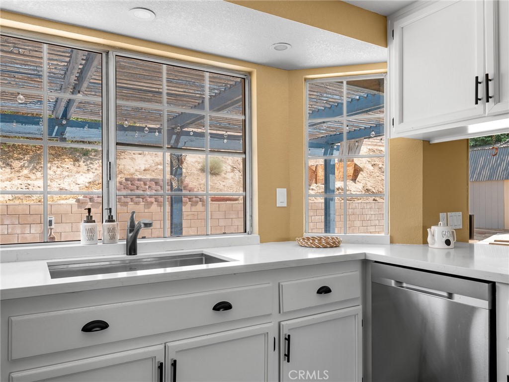 13901 Hidden Valley Road Victorville, CA 92395 - Photo 13 of 31