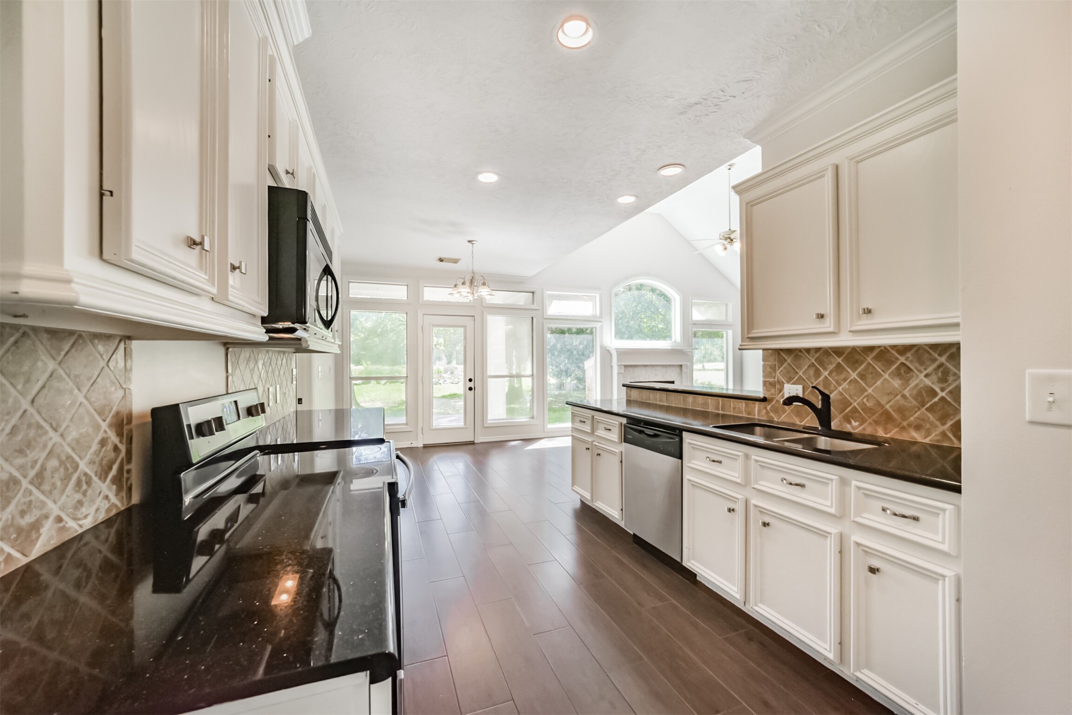 27322 Afton Way Huffman, TX 77336 - Photo 19 of 50 Bright kitchen design combines timeless finishes, plentiful storage, and seamless indoor-outdoor connectivity.