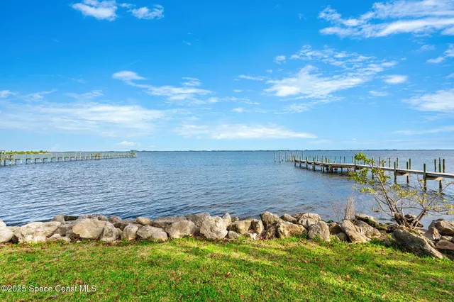a view of a house with a big yard
