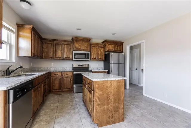 $2,405 | 1405 Northwest High View Drive, Grain Valley, MO 64029