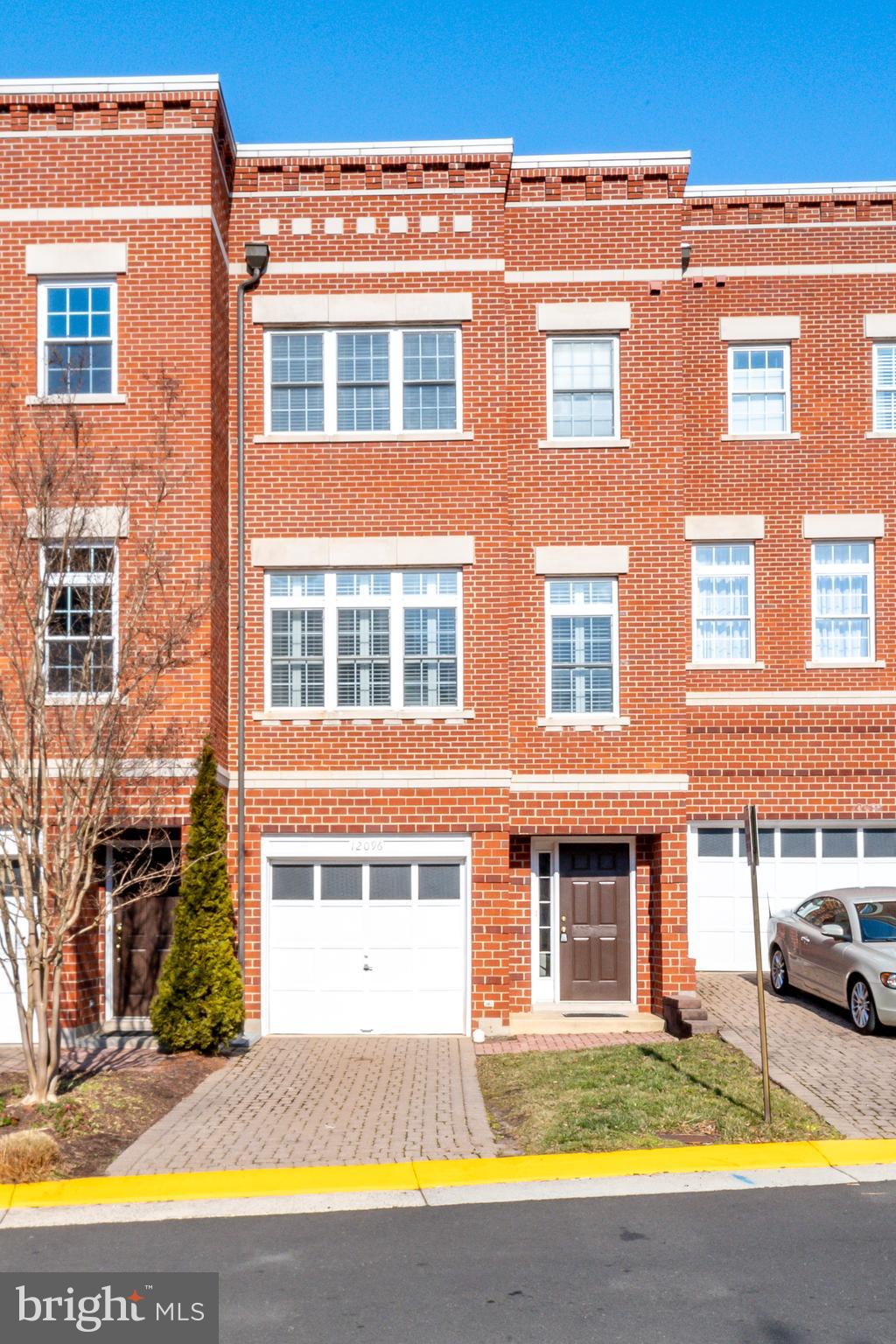 12096 Kinsley Place Reston, VA 20190 - Photo 1 of 28