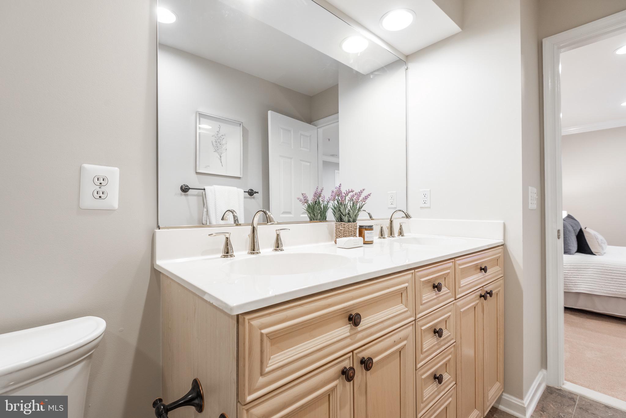 12096 Kinsley Place Reston, VA 20190 - Photo 20 of 28 Double sinks