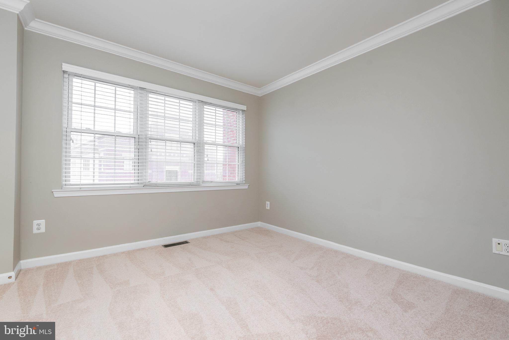 12096 Kinsley Place Reston, VA 20190 - Photo 22 of 28 Guest bedroom