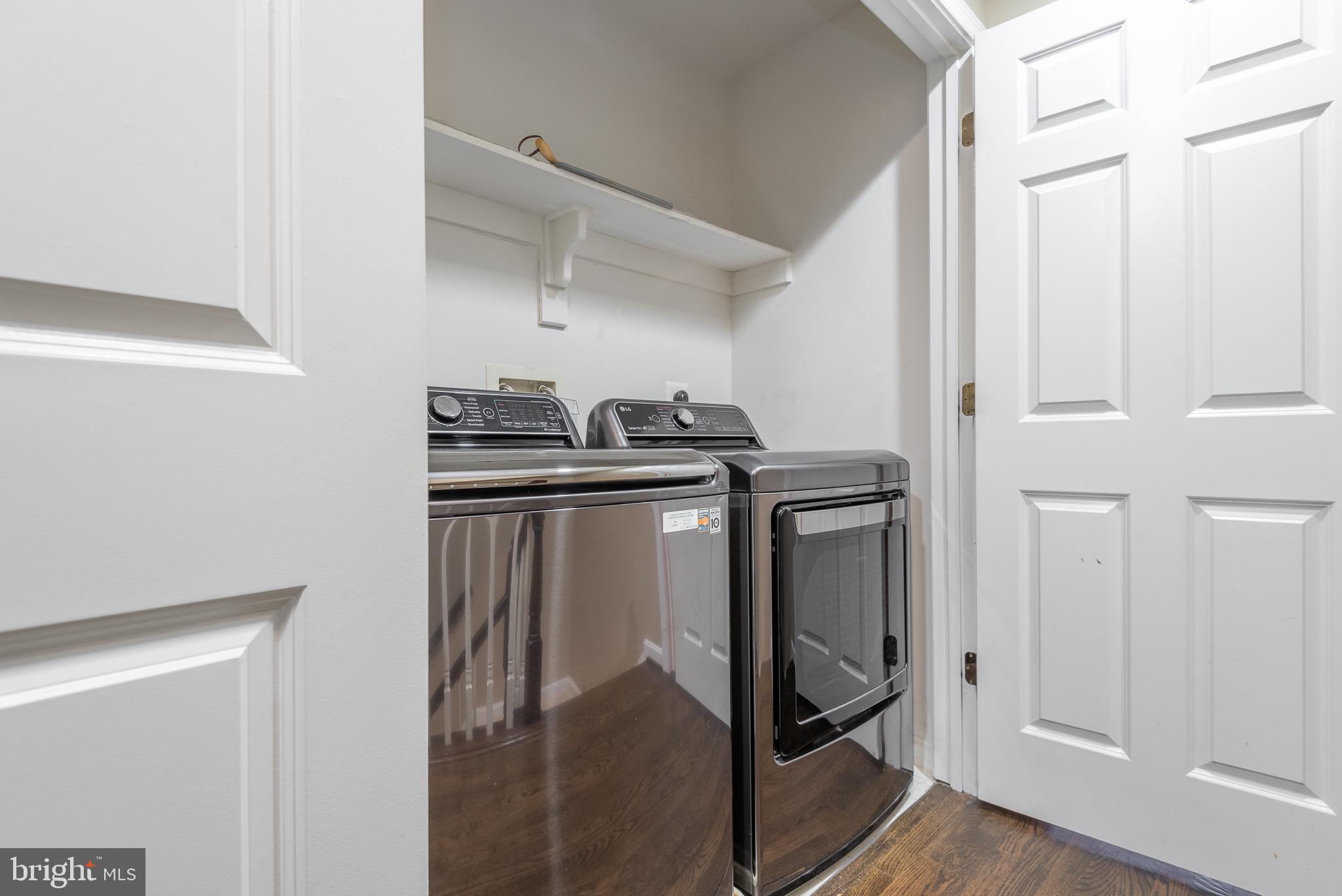 12096 Kinsley Place Reston, VA 20190 - Photo 25 of 28 Laundry room