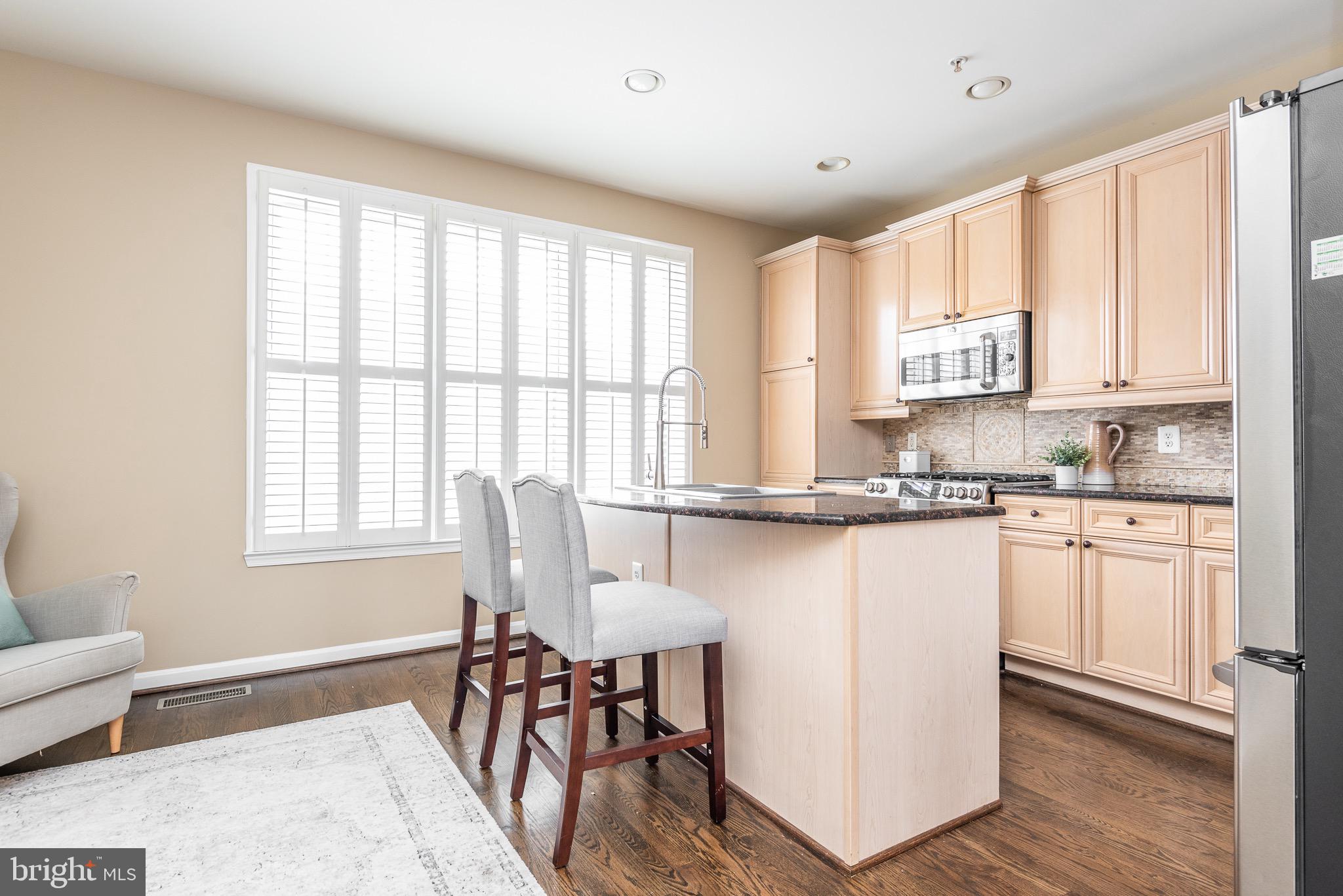 12096 Kinsley Place Reston, VA 20190 - Photo 8 of 28 Spacious kitchen