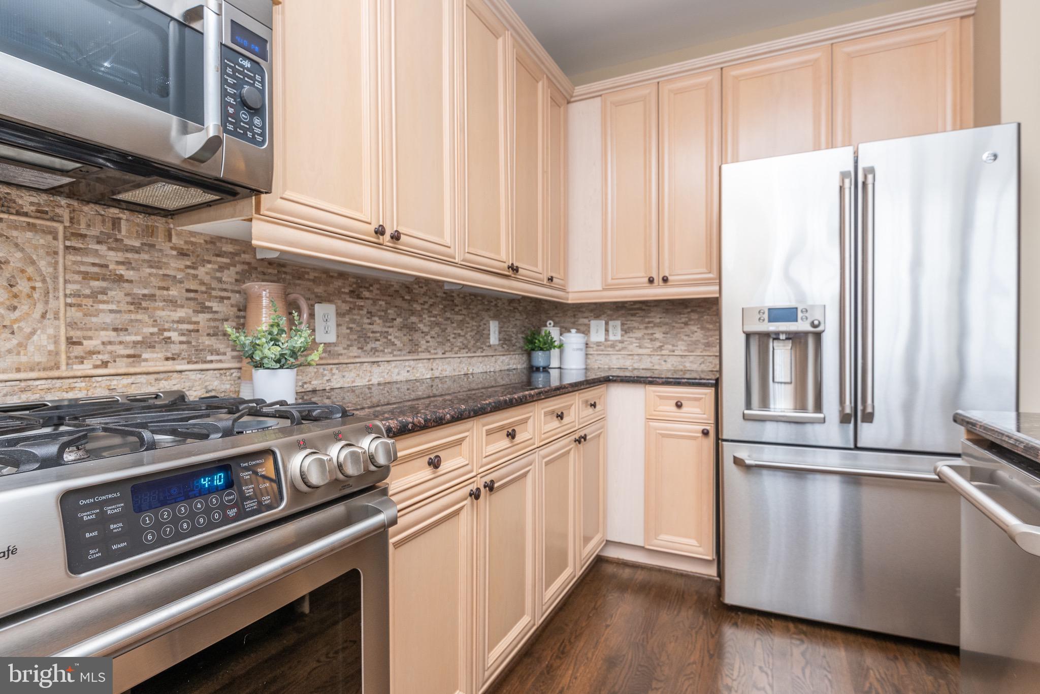 12096 Kinsley Place Reston, VA 20190 - Photo 10 of 28 Plenty of storage and counter space