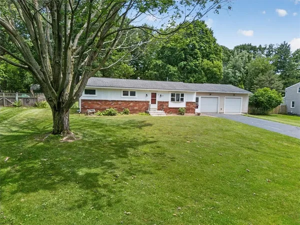 $289,900 | 17 Briarwood Lane, Perinton, NY 14450