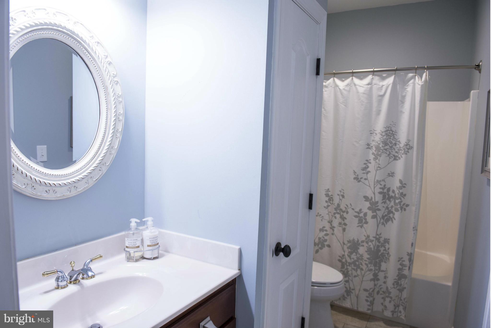 3555 Old Trail Road Edgewater, MD 21037 - Photo 9 of 30 Attached full bath to Main Level Bedroom