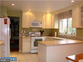 729 Decatur Drive Mount Laurel, NJ 08054 - Photo 7 of 12 Kitchen