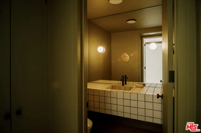 $2,795,000 | 5649 Valley Oak Drive, Los Angeles, CA 90068