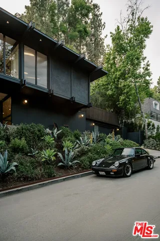 $2,795,000 | 5649 Valley Oak Drive, Los Angeles, CA 90068