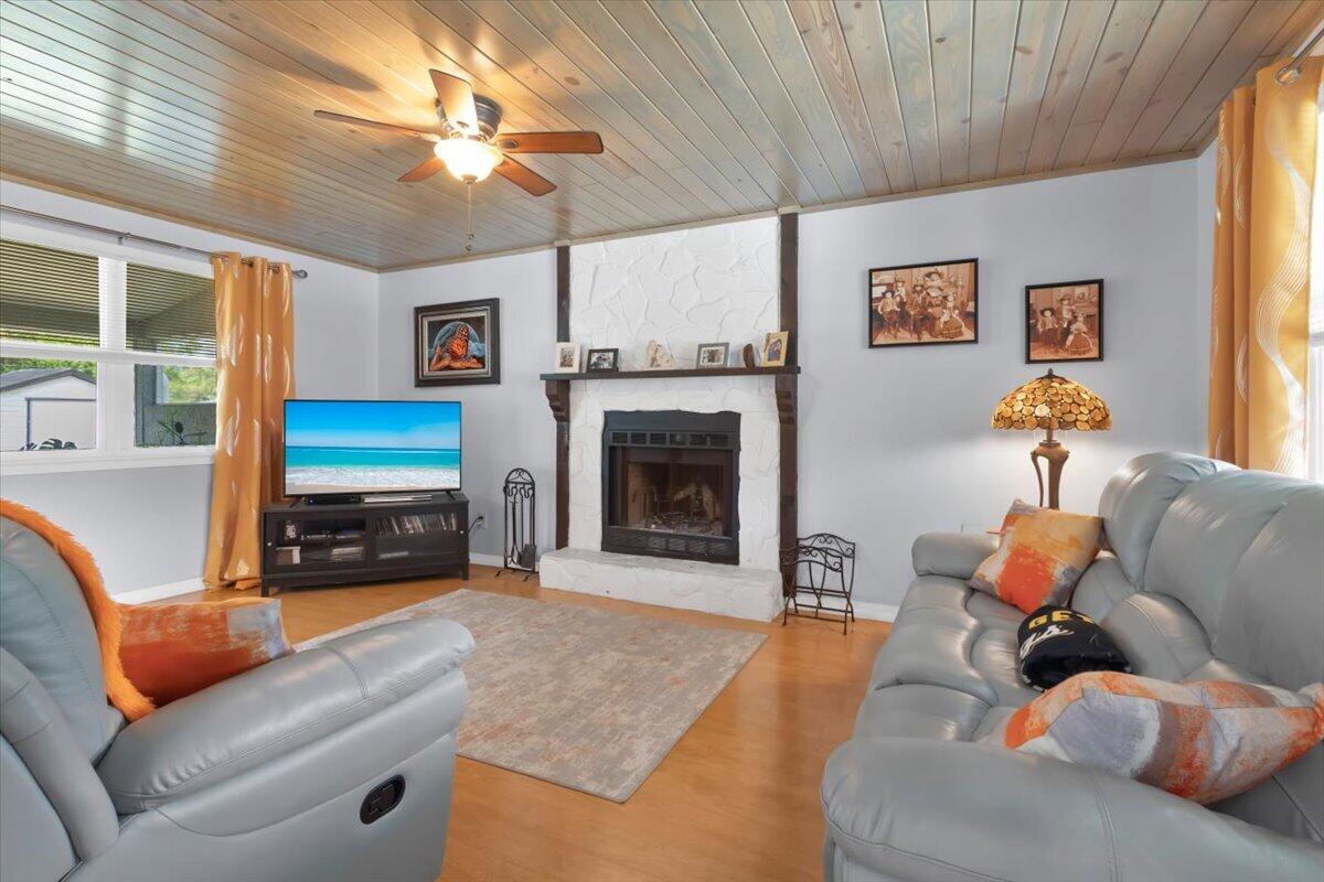 7202 Kenwood Road Fort Pierce, FL 34951 - Photo 11 of 25 Family room