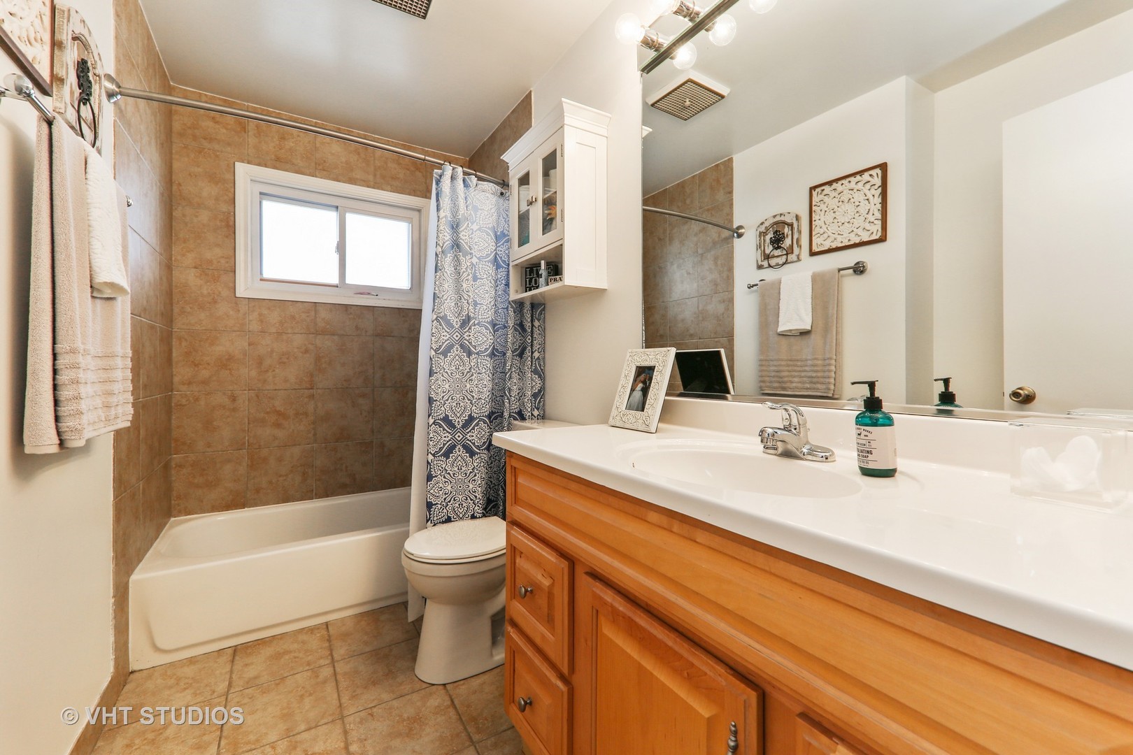 883 South York Street Elmhurst, IL 60126 - Photo 10 of 12 a bathroom with a sink a toilet and shower