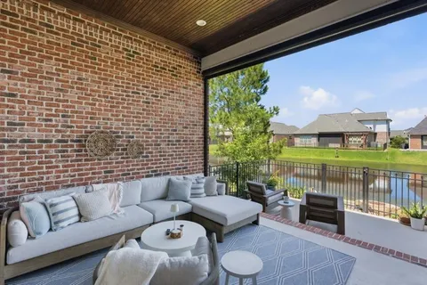 $865,000 | 5847 Lakeview Lane, Lake Charles, LA 70605