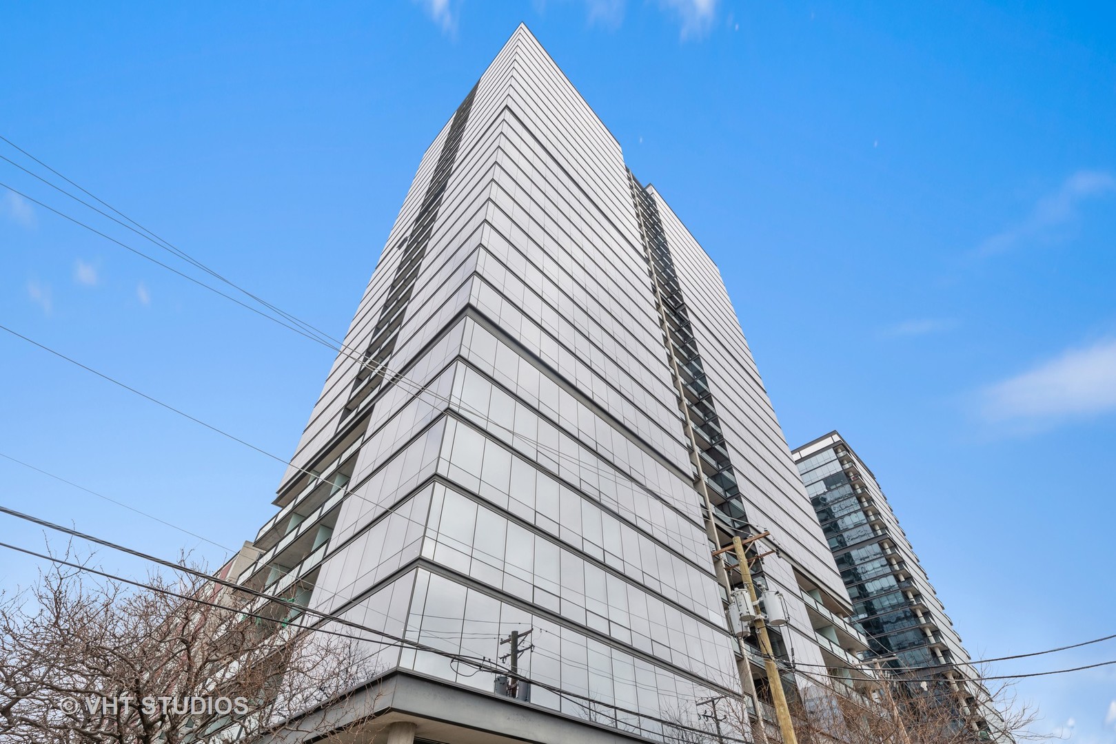 860 West Blackhawk Street, Unit 2803 Chicago, IL 60642 - Photo 1 of 17 a view of a tall building