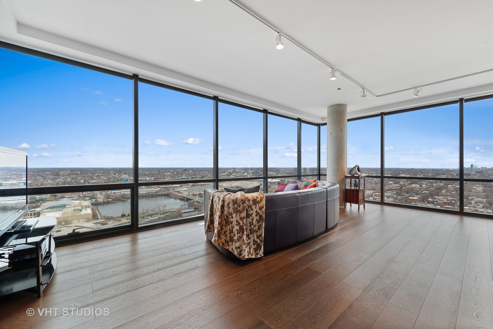860 West Blackhawk Street, Unit 2803 Chicago, IL 60642 - Photo 5 of 17 a living room with furniture and a large window