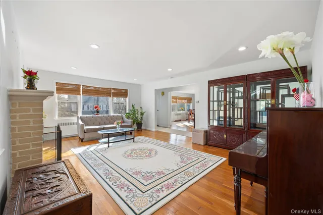 $1,399,000 | 5 Hillside Avenue, Roslyn, NY 11577