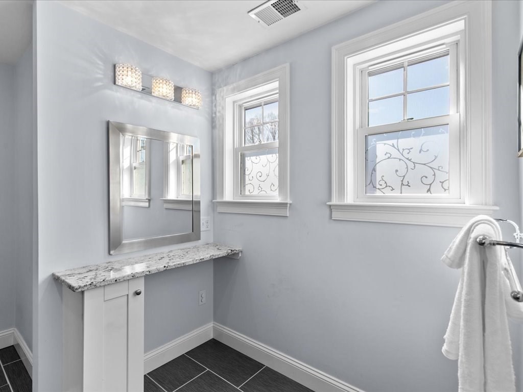 40 Catherine Street, Unit 2 Boston, MA 02131 - Photo 18 of 34