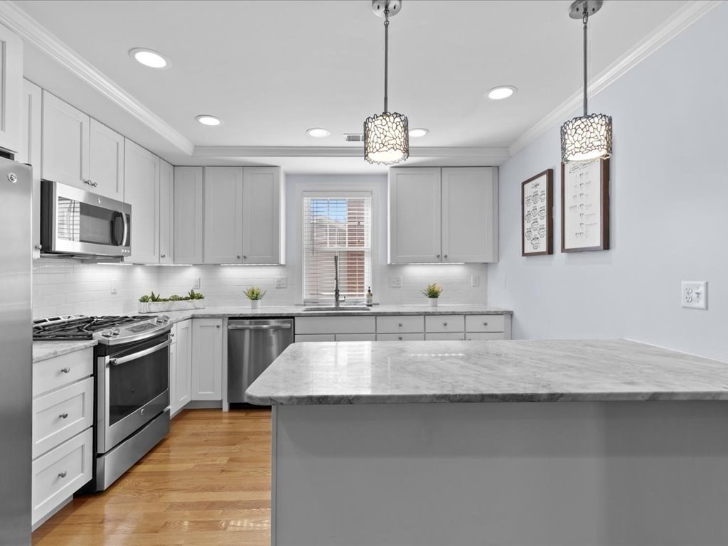 40 Catherine Street, Unit 2 Boston, MA 02131 - Photo 2 of 34