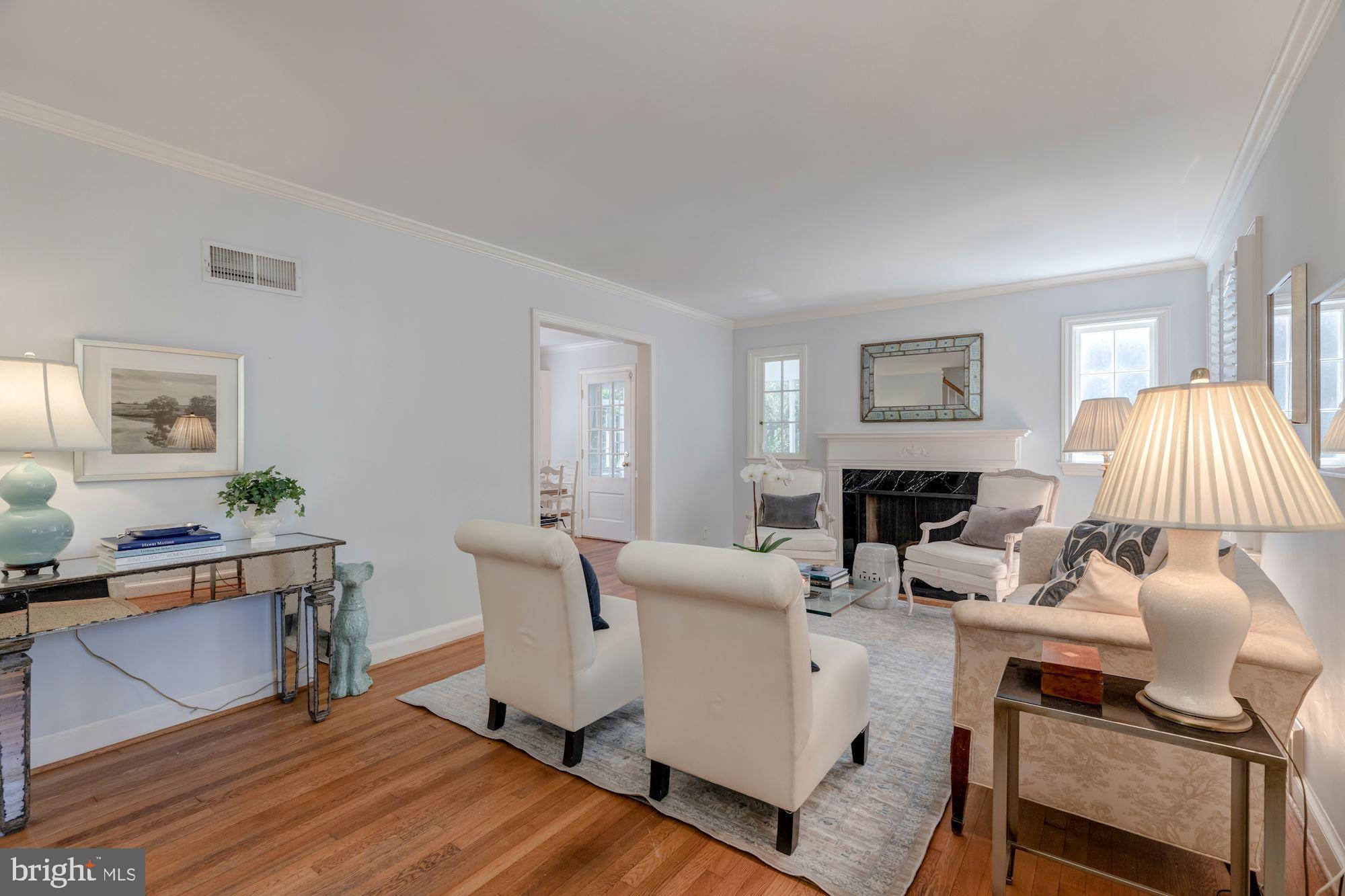 5905 Cobalt Road Bethesda, MD 20816 - Photo 3 of 26 Main Level - Living Room