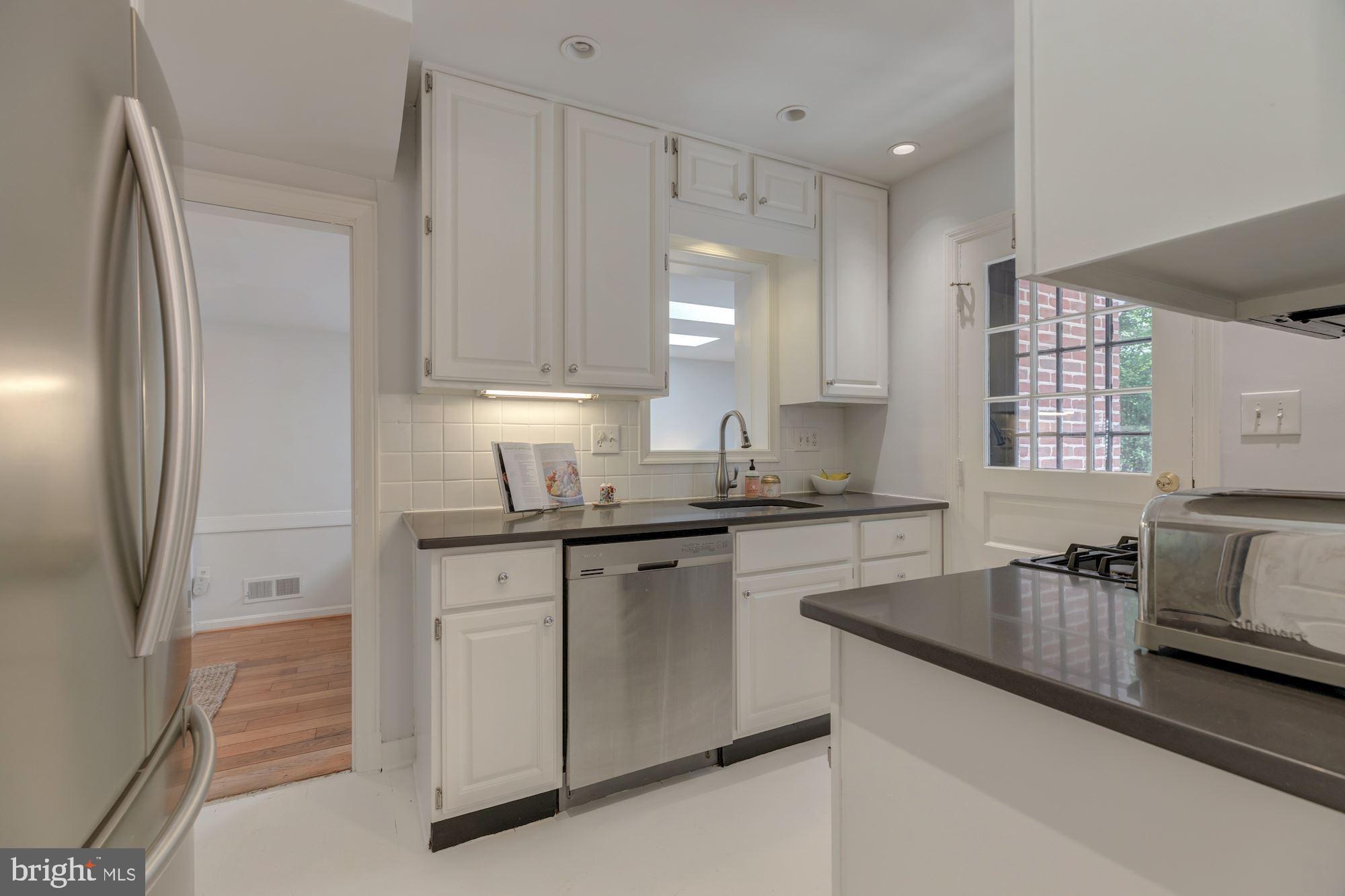 5905 Cobalt Road Bethesda, MD 20816 - Photo 7 of 26 Main Level - Kitchen