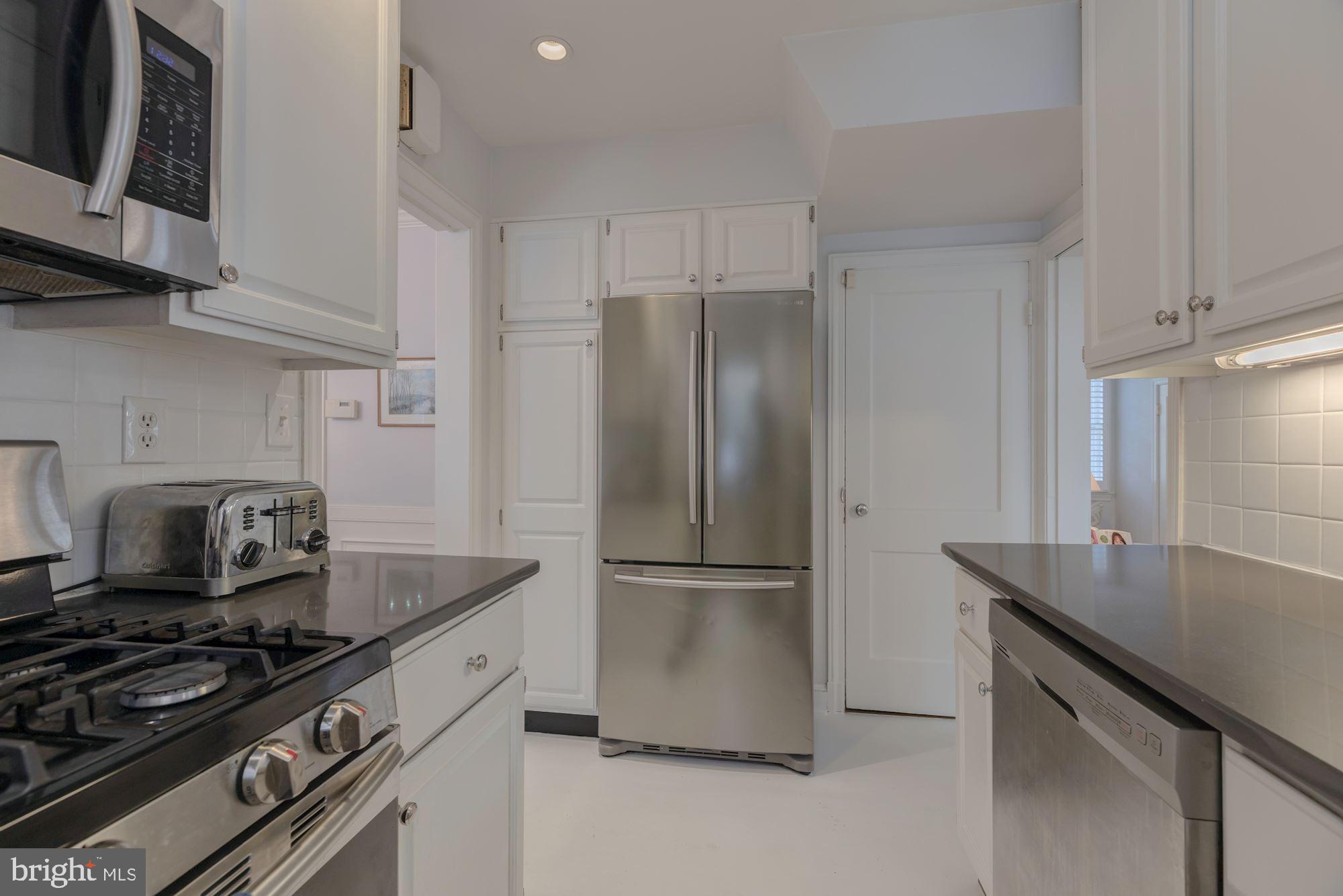 5905 Cobalt Road Bethesda, MD 20816 - Photo 8 of 26 Main Level - Kitchen