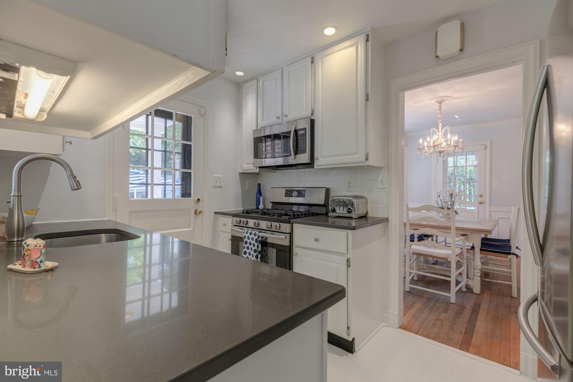 5905 Cobalt Road Bethesda, MD 20816 - Photo 9 of 26 Main Level - Kitchen