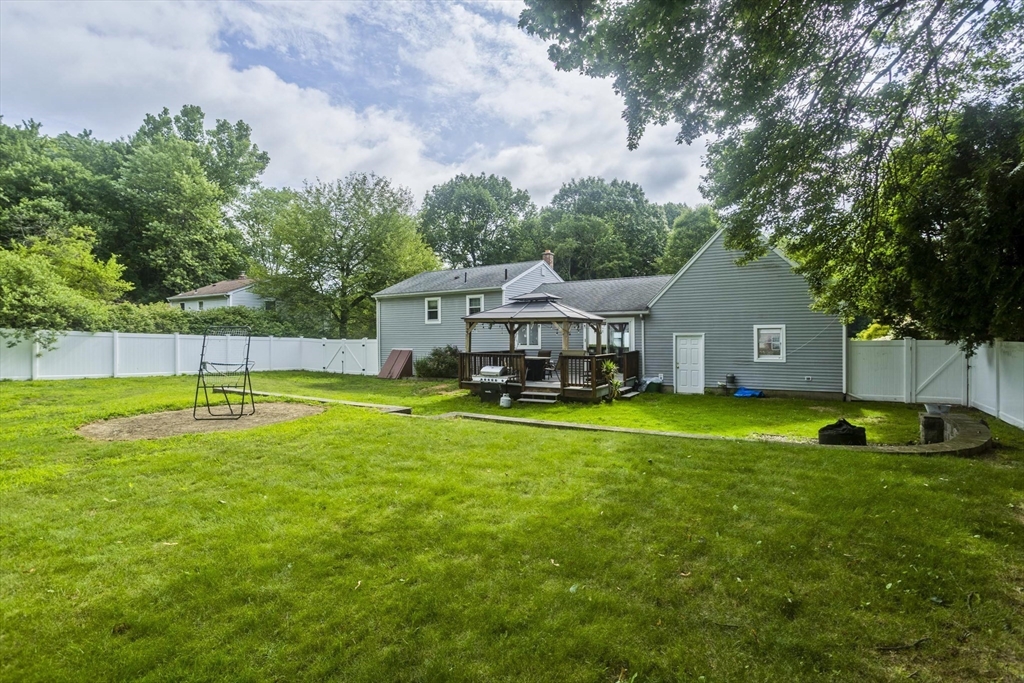 47 Pynchon Road South Hadley, MA 01075 - Photo 3 of 32 Gallery Image 3