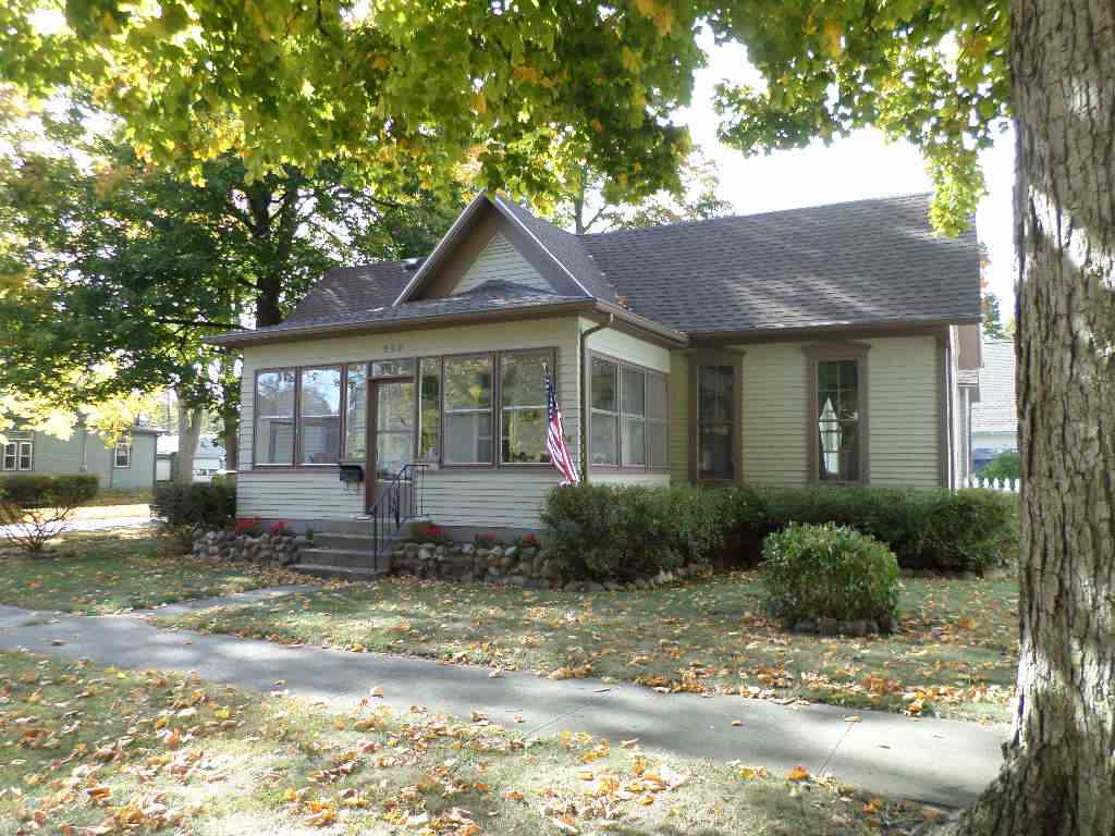 930 Pontiac Street Rochester, IN 46975 - Photo 2 of 11