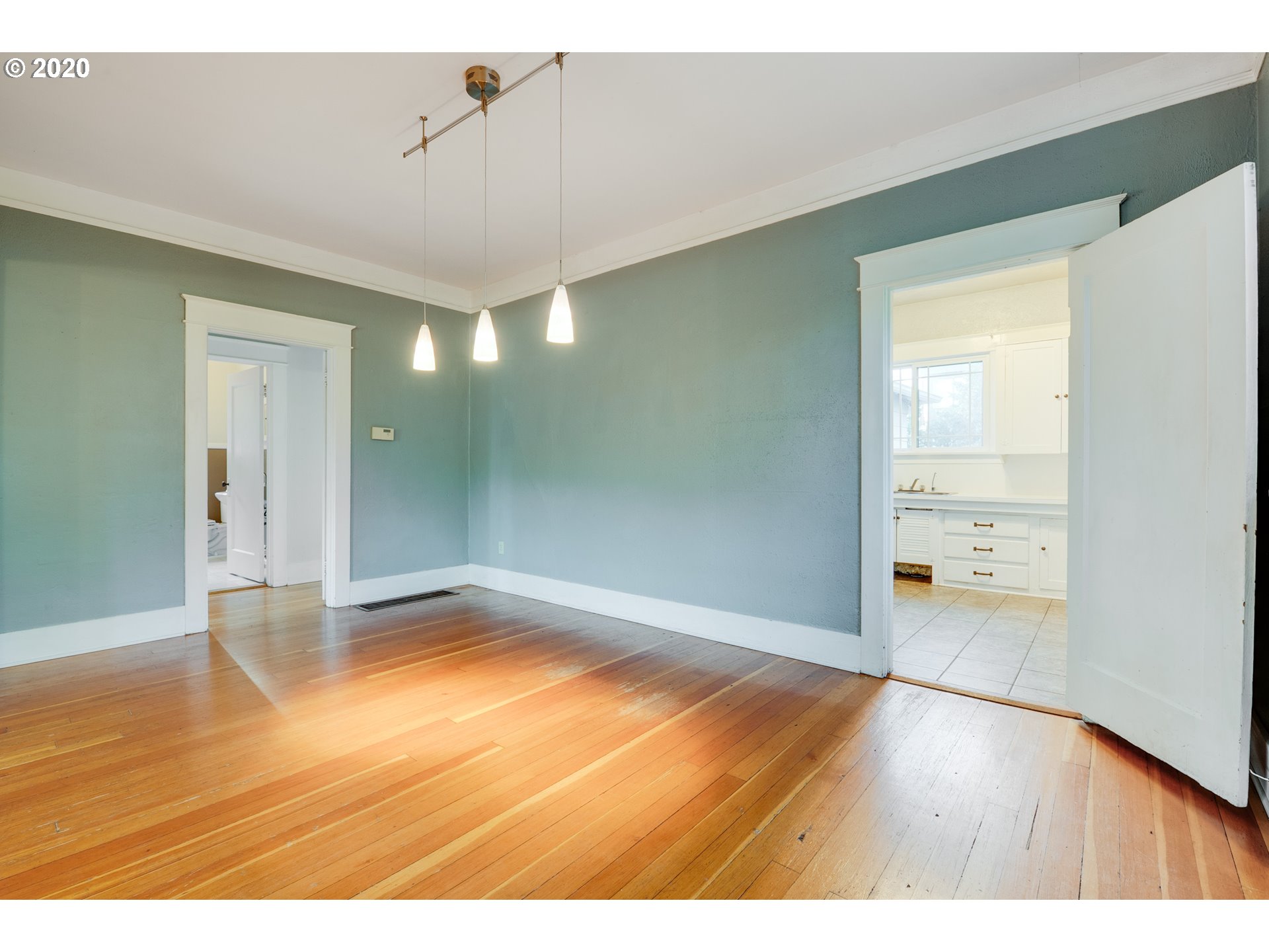 8827 Southeast Reedway Street Portland, OR 97266 - Photo 12 of 32 Gallery Image 12