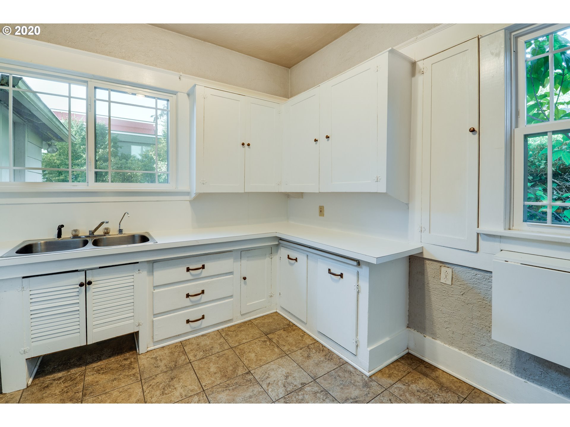 8827 Southeast Reedway Street Portland, OR 97266 - Photo 14 of 32 Gallery Image 14