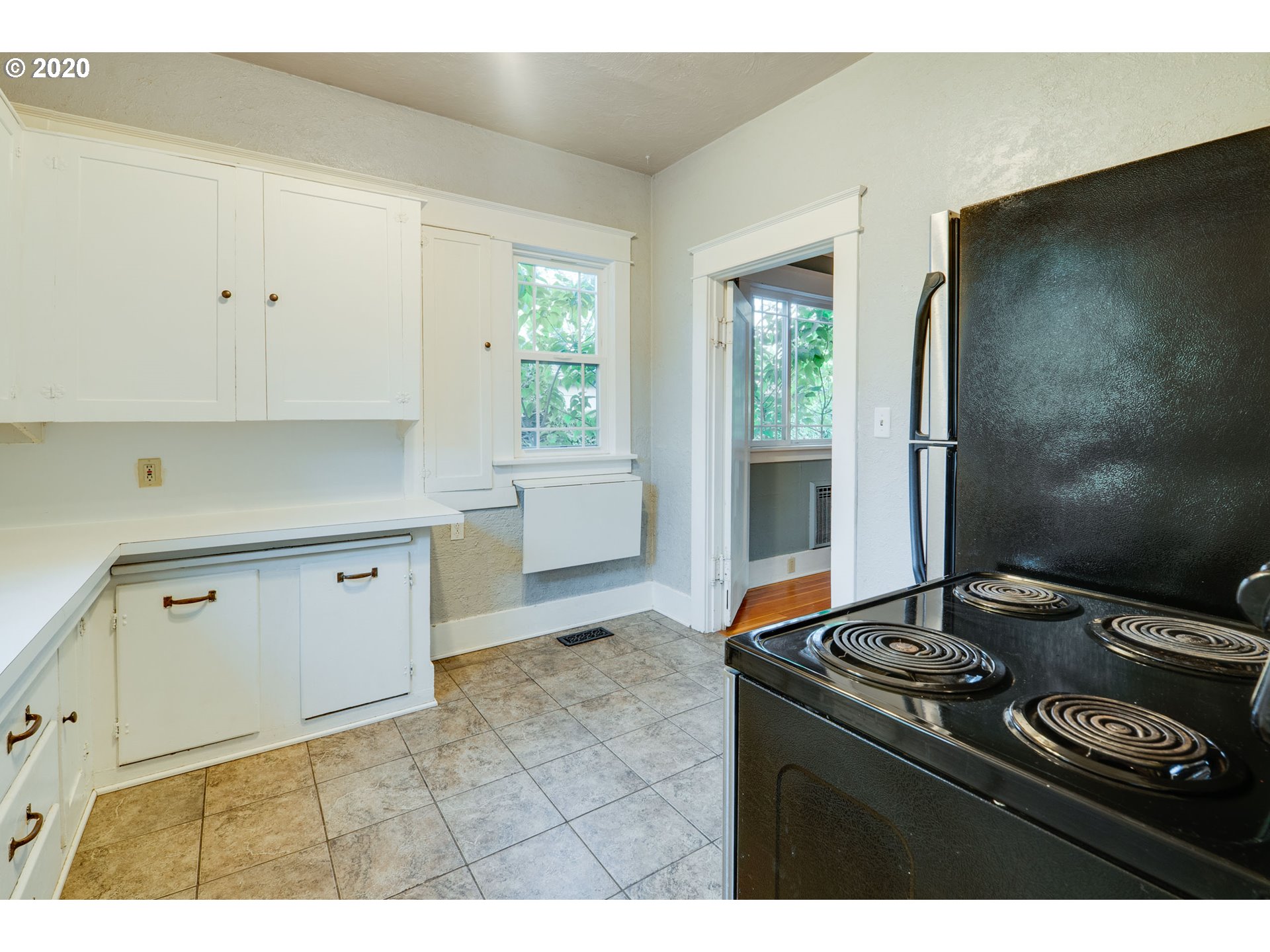 8827 Southeast Reedway Street Portland, OR 97266 - Photo 15 of 32 Gallery Image 15