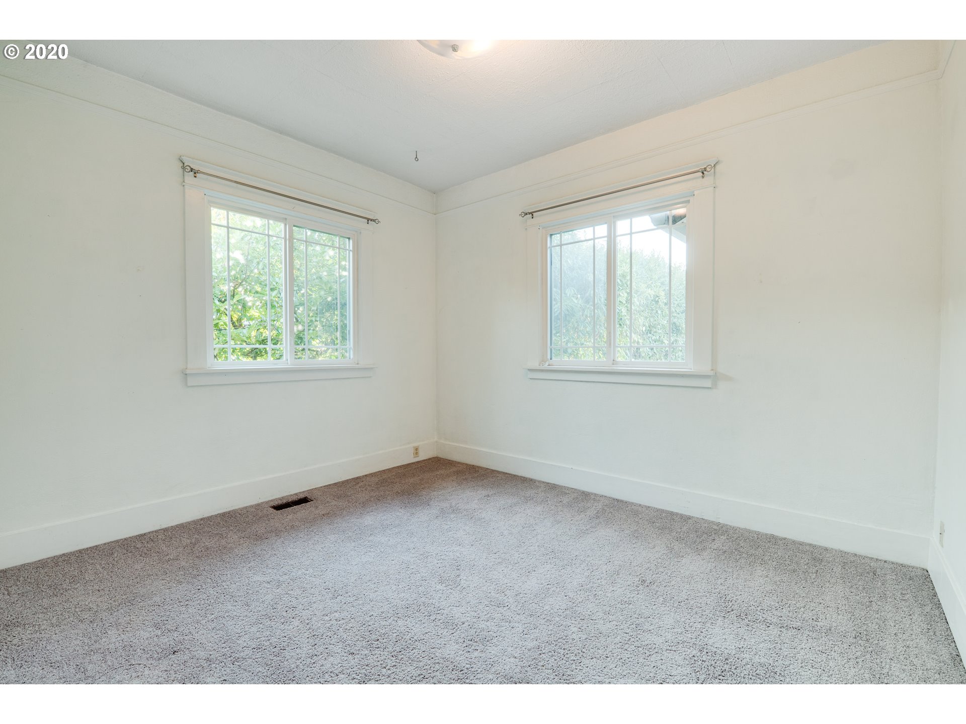 8827 Southeast Reedway Street Portland, OR 97266 - Photo 20 of 32 Gallery Image 20