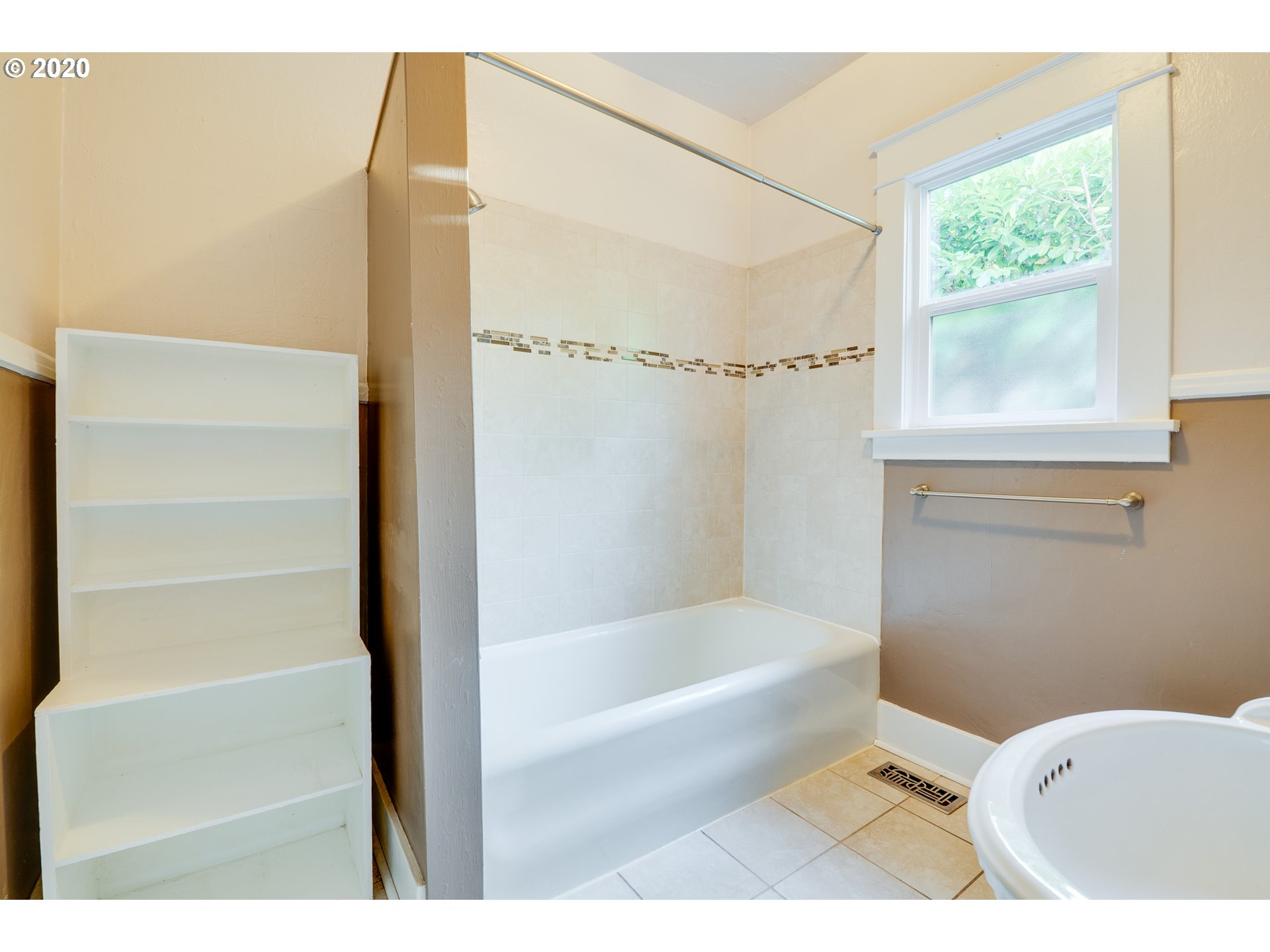 8827 Southeast Reedway Street Portland, OR 97266 - Photo 22 of 32 Gallery Image 22