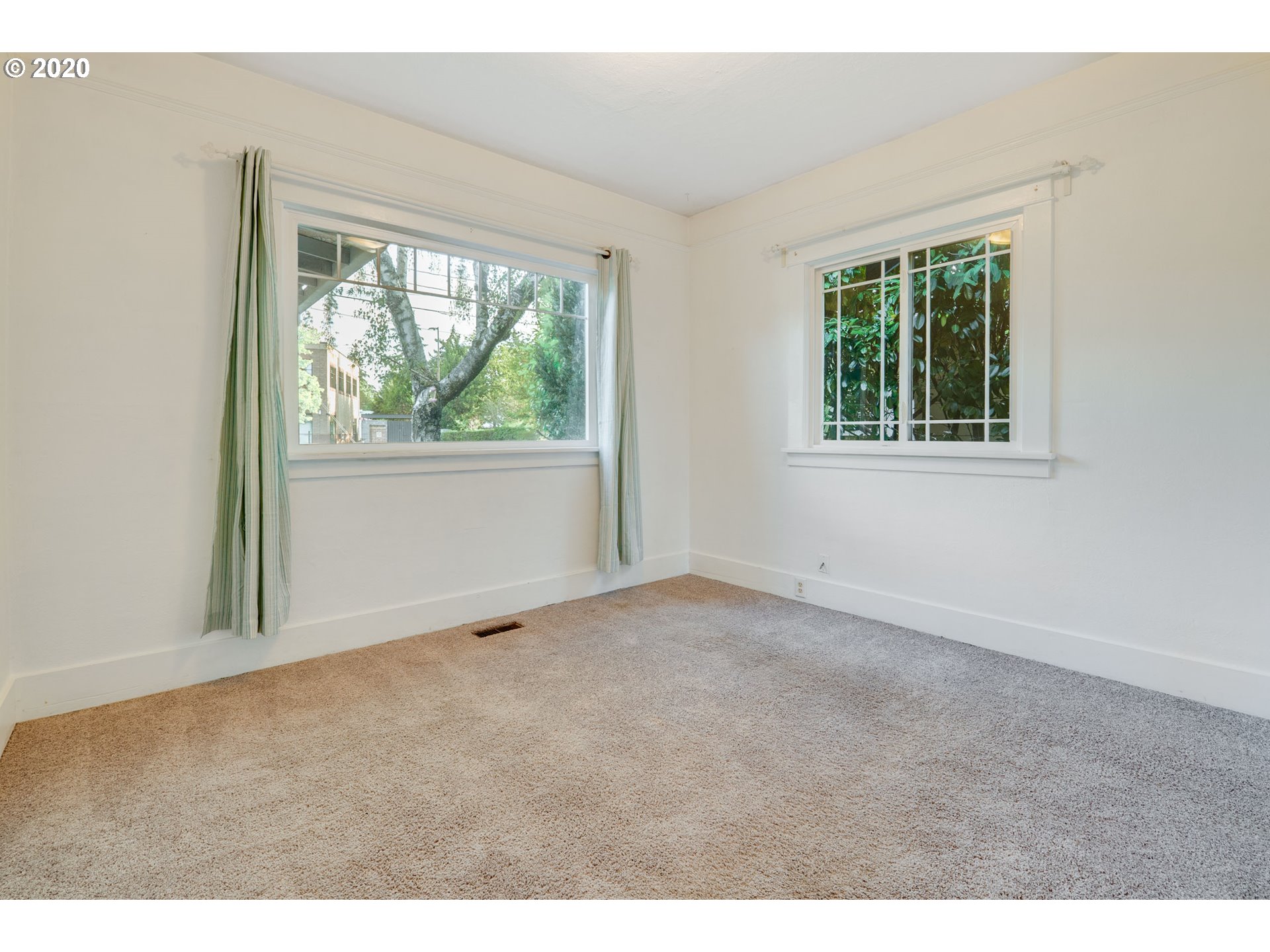 8827 Southeast Reedway Street Portland, OR 97266 - Photo 24 of 32 Gallery Image 24
