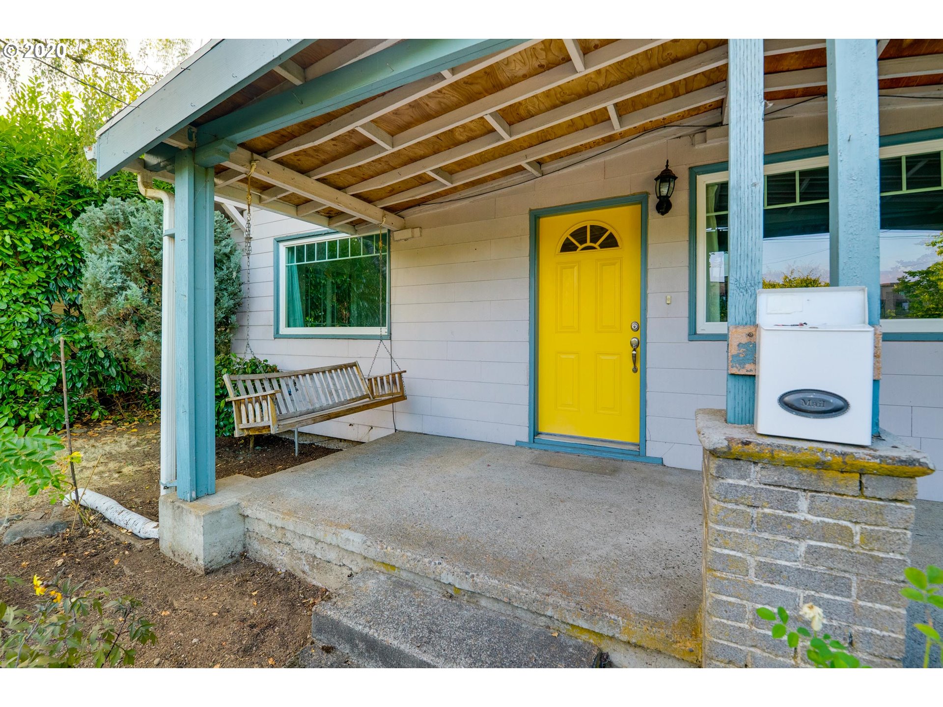 8827 Southeast Reedway Street Portland, OR 97266 - Photo 5 of 32 Gallery Image 5