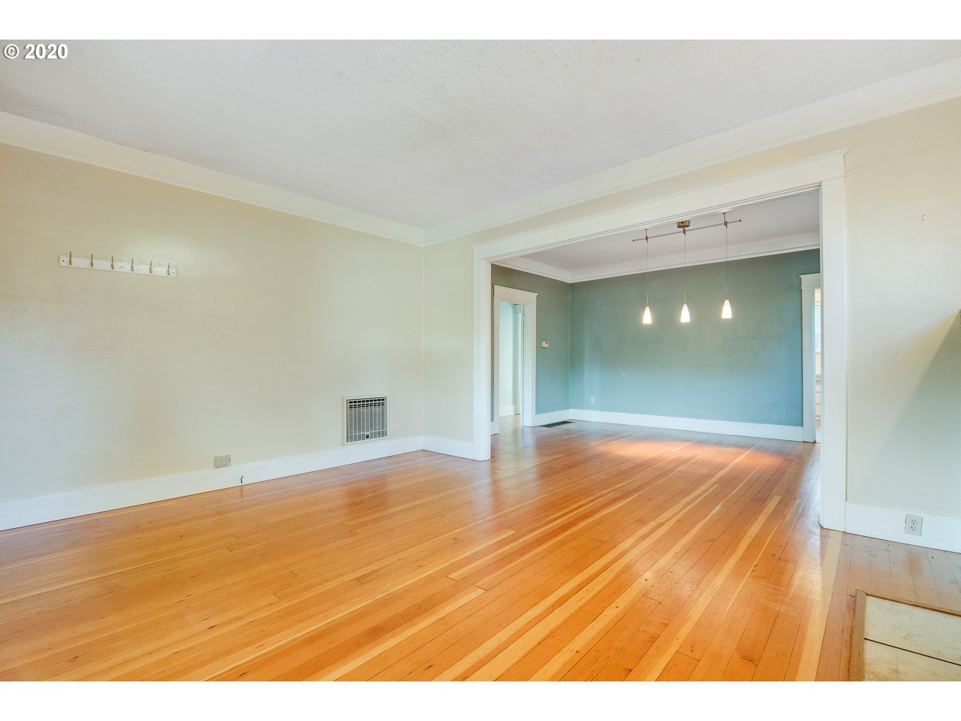 8827 Southeast Reedway Street Portland, OR 97266 - Photo 8 of 32 Gallery Image 8