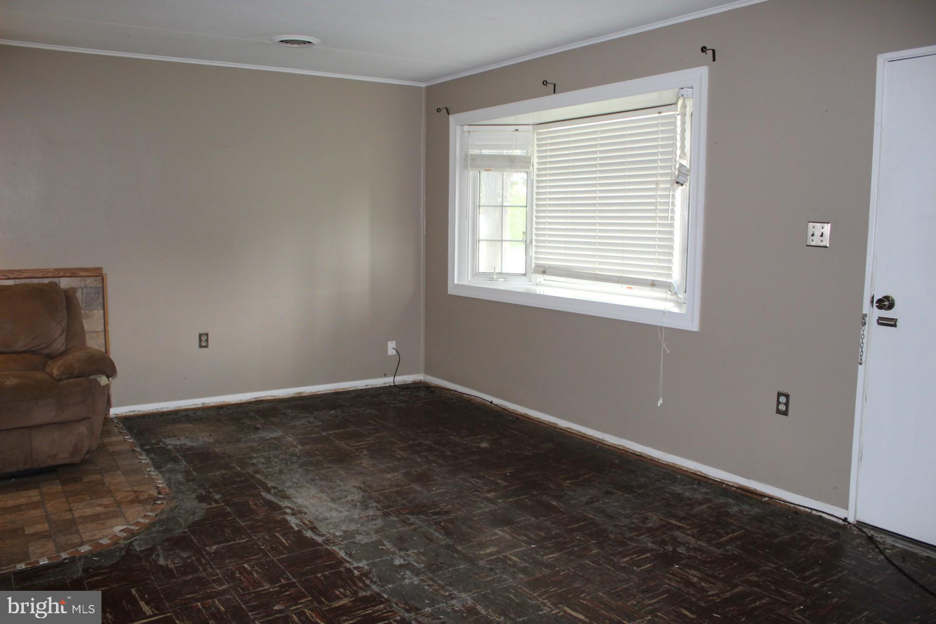 501 East New Street Lititz, PA 17543 - Photo 10 of 16 a view of an empty room with a window