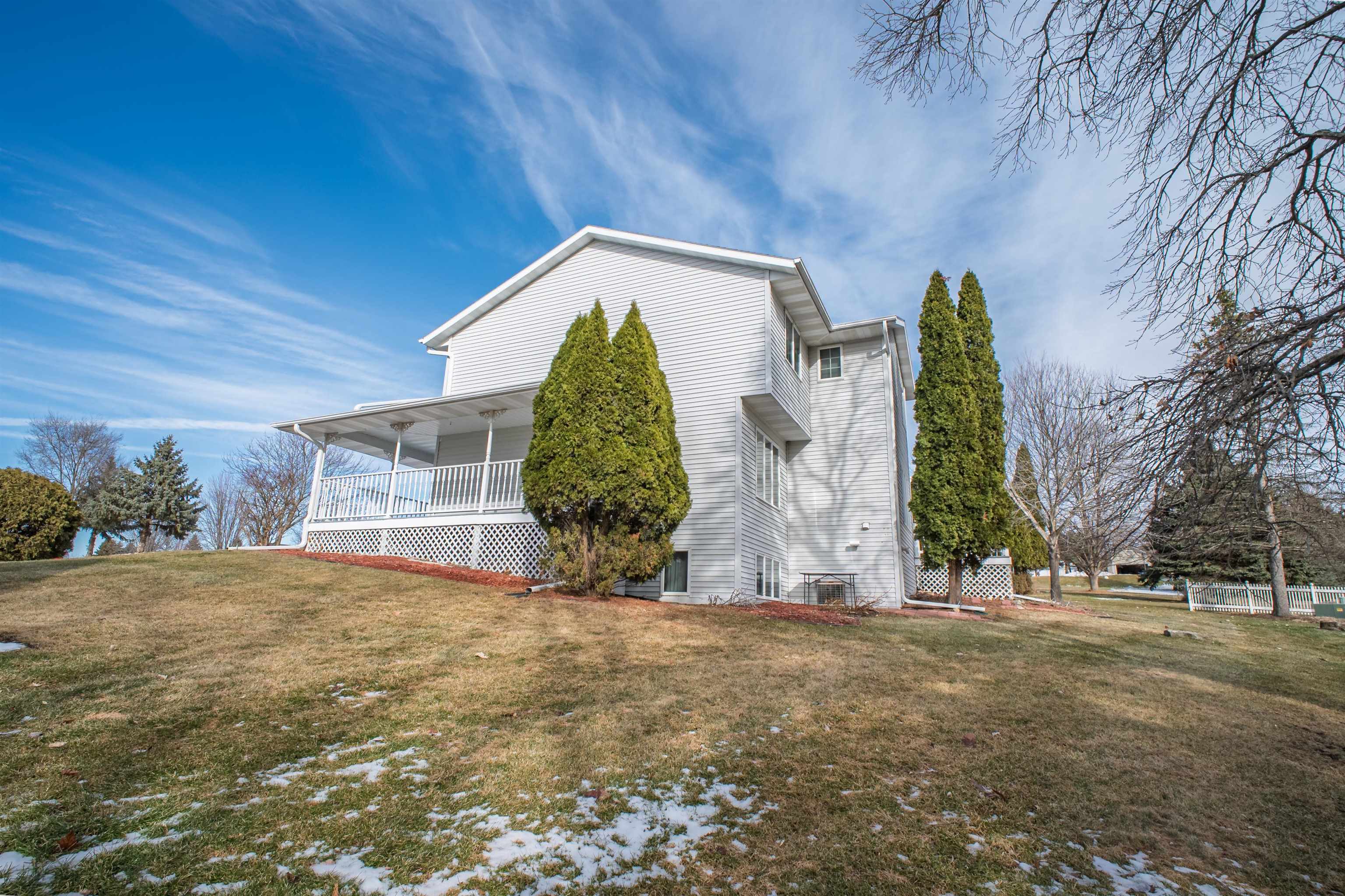 627 Cambridge Drive Ripon, WI 54971 - Photo 4 of 30