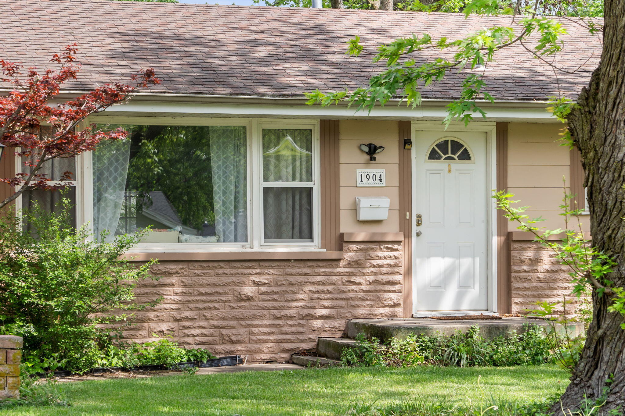 1904 South Valley Rd Avenue Springfield, MO 65804 - Photo 3 of 38 Beautifully Maintained